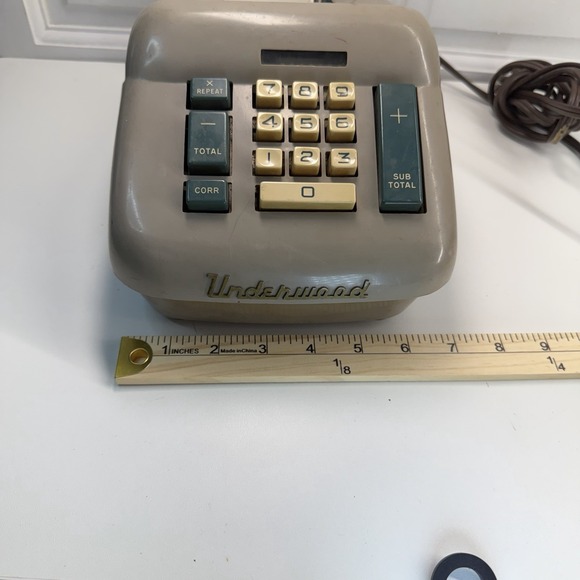 Vintage Underwood Electric Adding Machine Tan Green Mechanical Calculator 10-Key - Picture 5 of 8